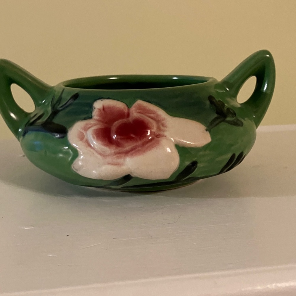Elegant Green Ceramic Bowl with Floral Motif
